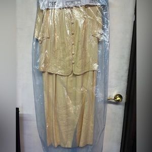 Woman’s size 16 Karin Stevens two piece yellow dress set with embroidered top